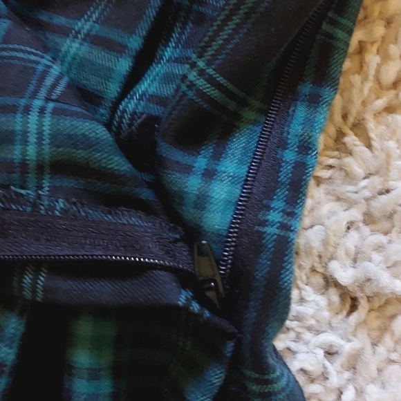 Green Plaid Skirt - Picture 6 of 10